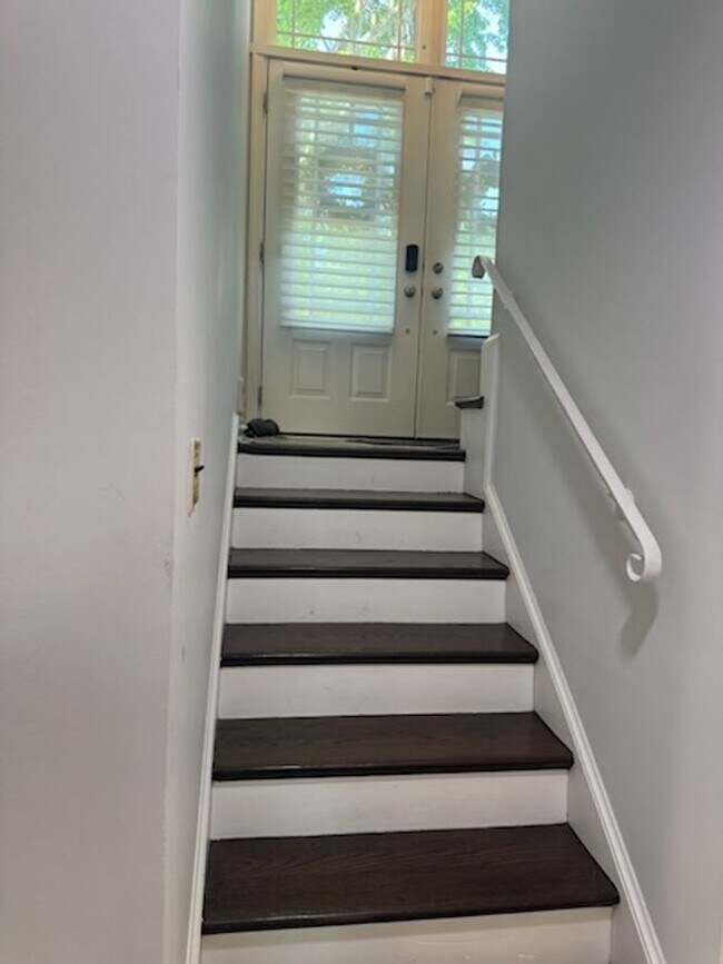 Building Photo - Gorgeous, fully remodeled 5 bed 3 bath centrally located in Great Falls