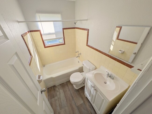 Building Photo - 506-512 Northwood Road