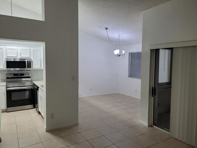 Building Photo - 1200 Coral Club Dr
