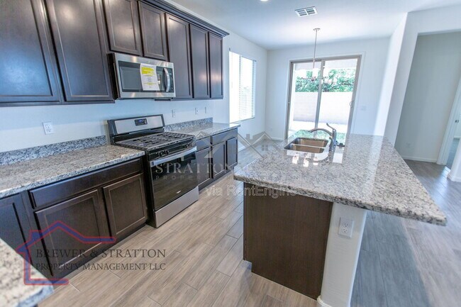 Building Photo - 827 W Nova Pl