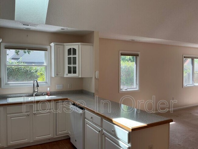 Building Photo - 46 Honeycomb Cir