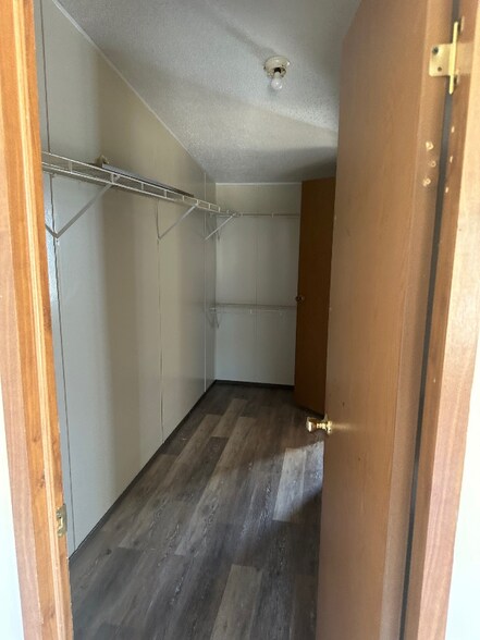 Building Photo - 107 Oakhill Ct