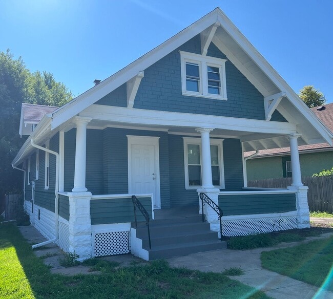 Building Photo - Remodeled 2BR+ Home in Adams Park!