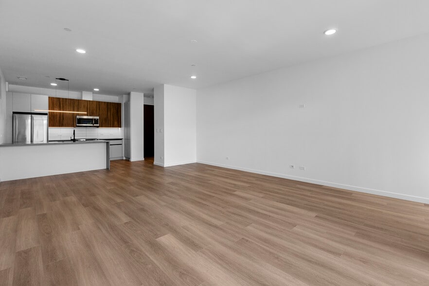 Building Photo - 204 S Leavitt St