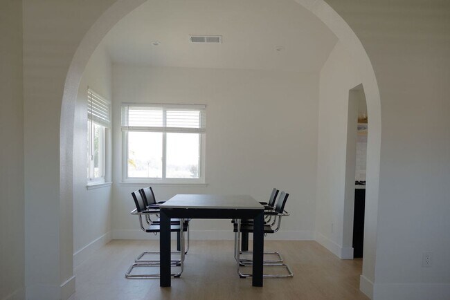 Building Photo - Gorgeous 3 Bedroom 3 Bathroom Corona Home ...