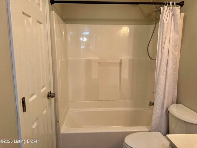 Building Photo - 219 Middletown Square