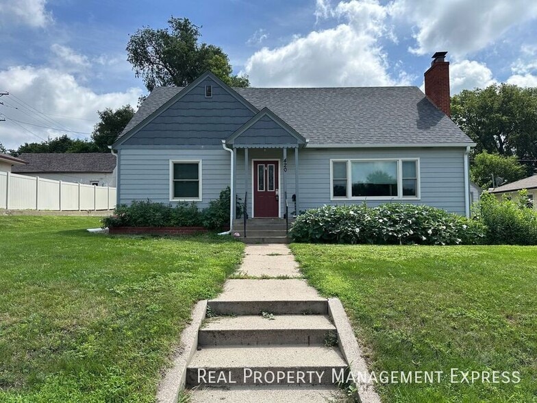 Primary Photo - Cozy 4 Bedroom 3 Bathroom Home