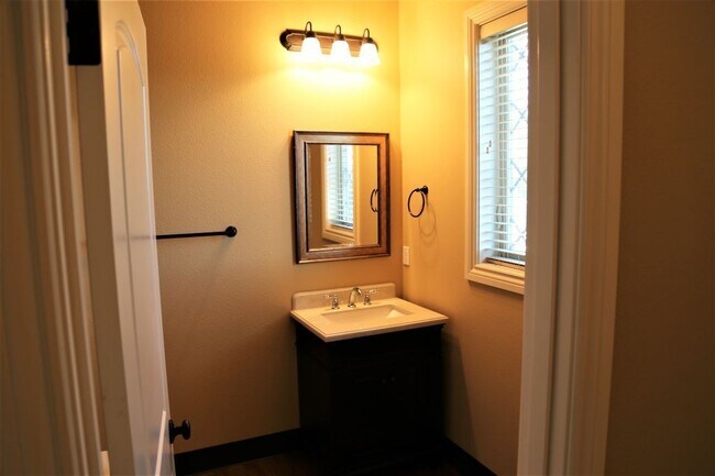 Building Photo - 971Circ