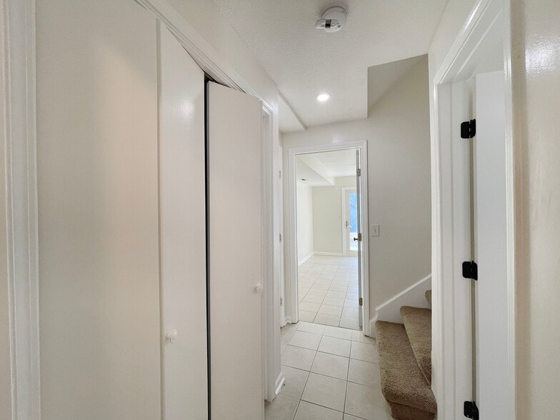 Building Photo - 7104 Orchard Ct