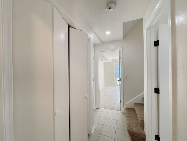 Building Photo - 7104 Orchard Ct