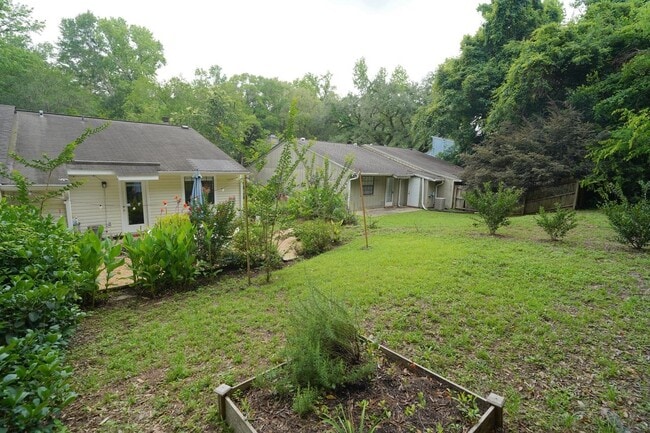 Building Photo - 129 Whetherbine Way W