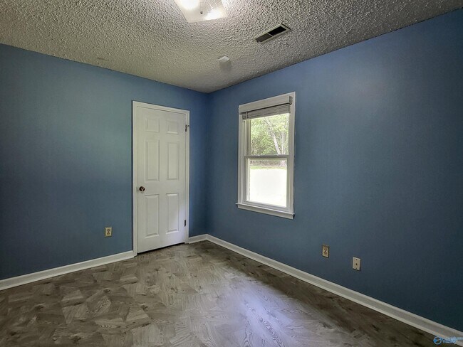 Building Photo - 308 Red Oak Rd