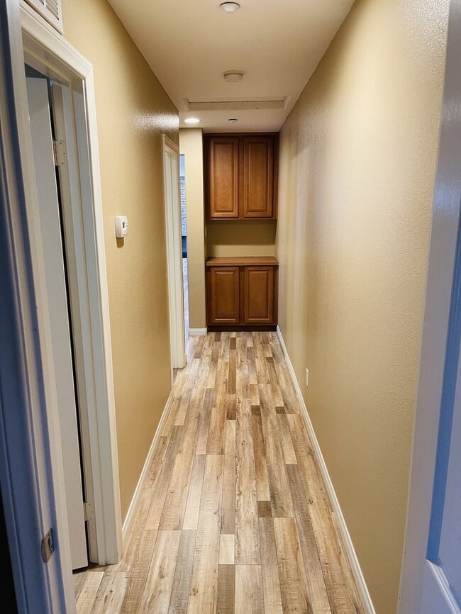 Building Photo - Single Family Residence