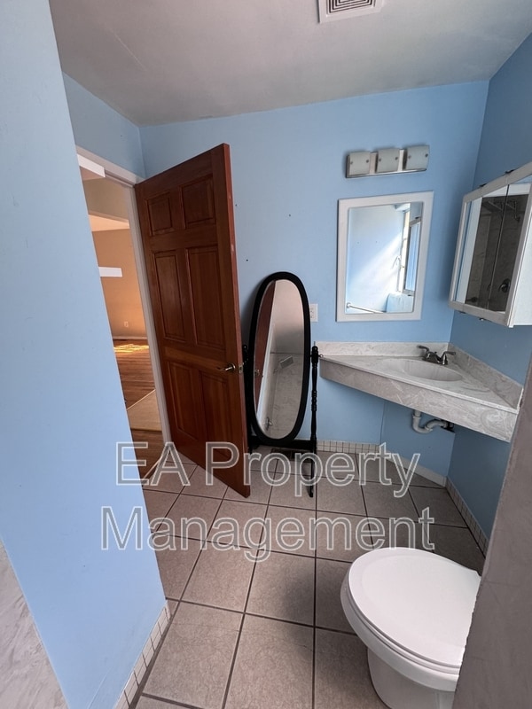 Building Photo - 505 7th St SW