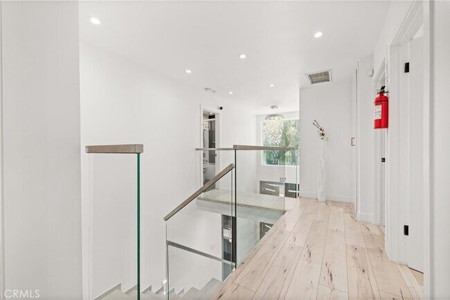 Building Photo - 4630 Cedros Ave