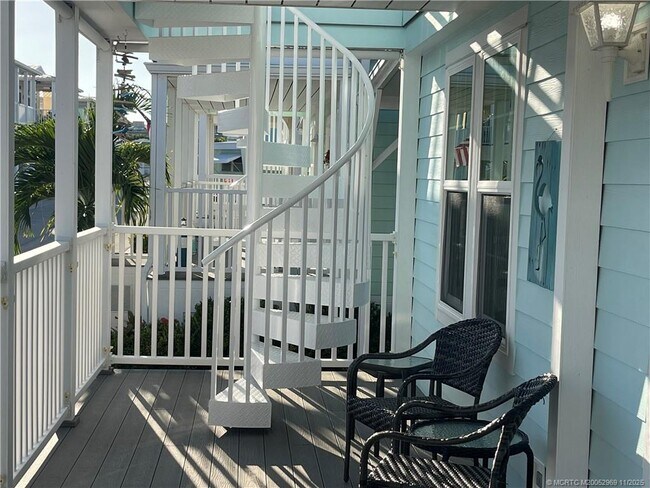 Building Photo - 118 NE Bay Dr