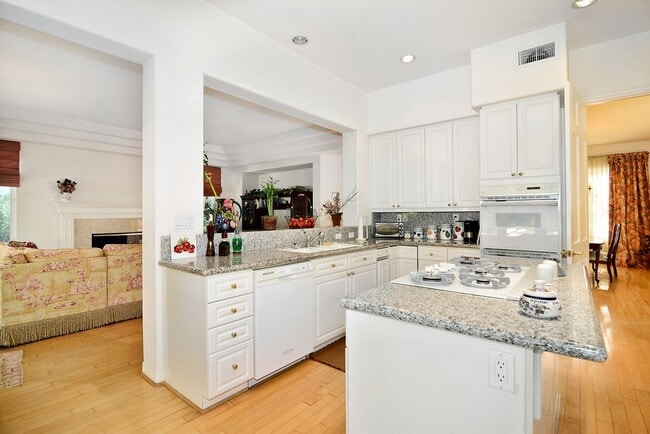 Building Photo - 25339 Prado De Los Arboles