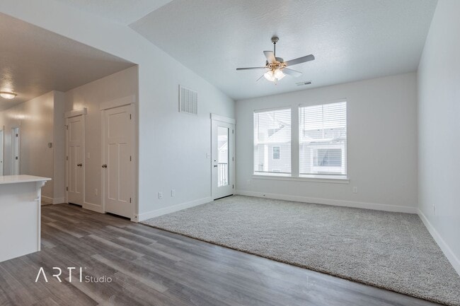 Building Photo - Top-Floor South-Facing Condo in Quail Hill...