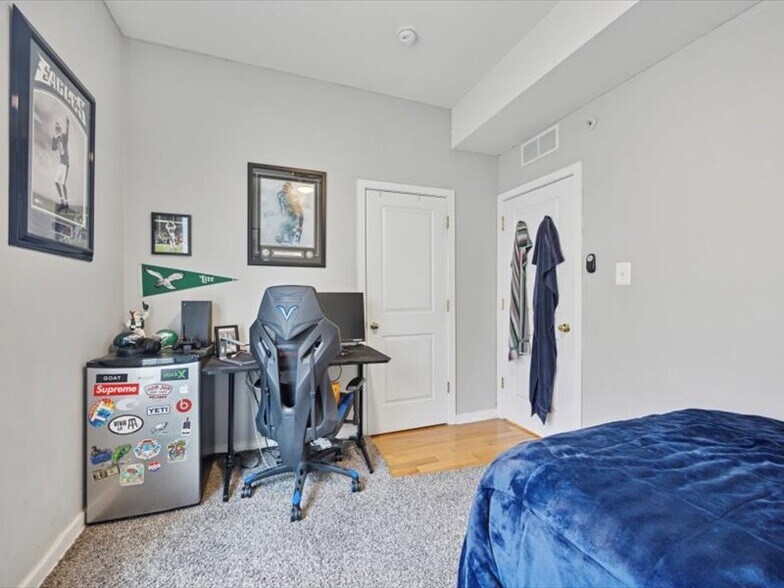 Building Photo - 928 S 15th St