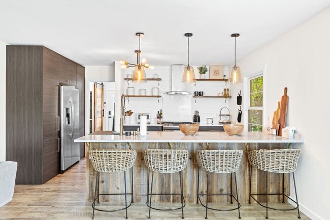 Building Photo - Fully Furnished 3-Bedroom, 1-Bath Modern B...