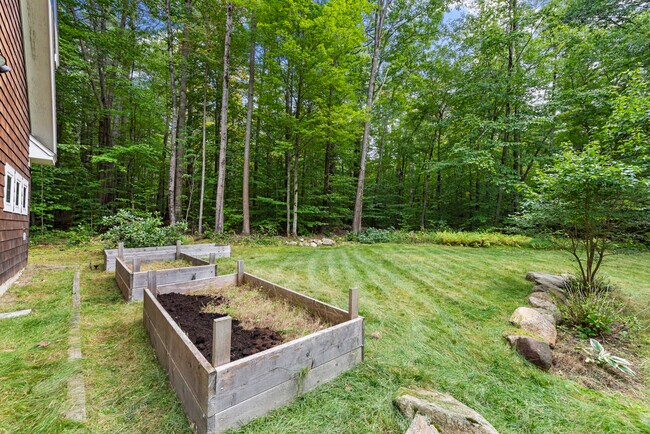 Building Photo - Squam House