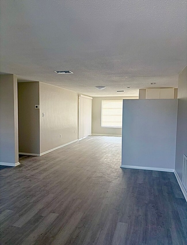 Building Photo - 7936 Pineapple Ln