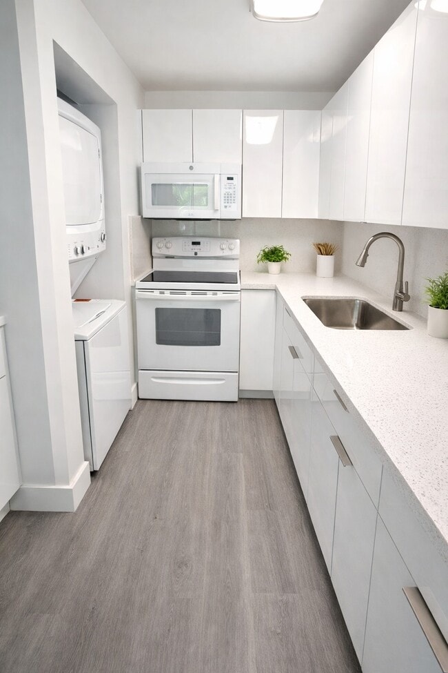 Building Photo - 10000 NW 80th Ct