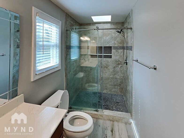 Building Photo - 7954 Tiburon Cir