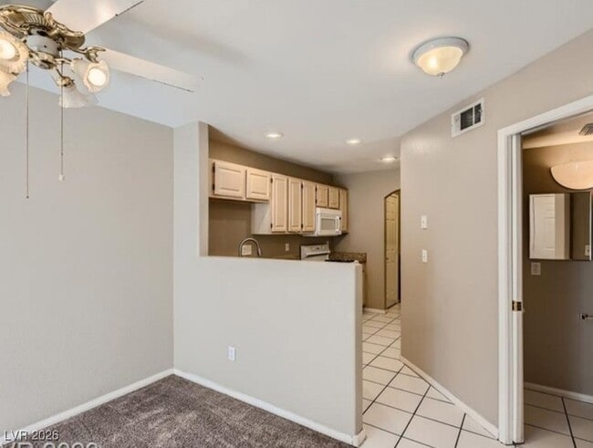 Building Photo - 3950 S Sandhill Rd