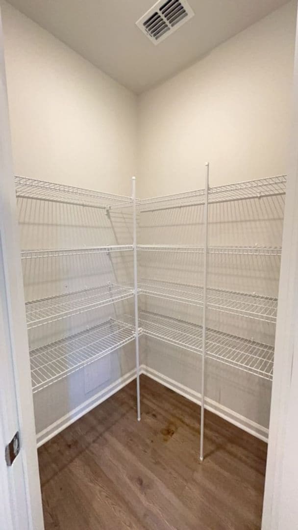 Building Photo - Stunning 2 Bed 2.5 Bath Townhome!