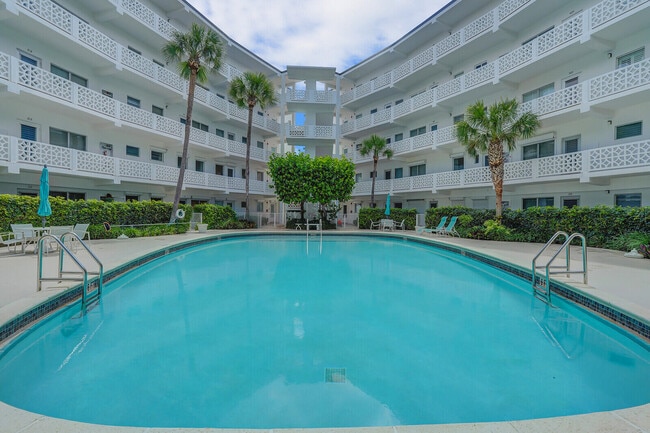 Building Photo - 2850 S Ocean Blvd