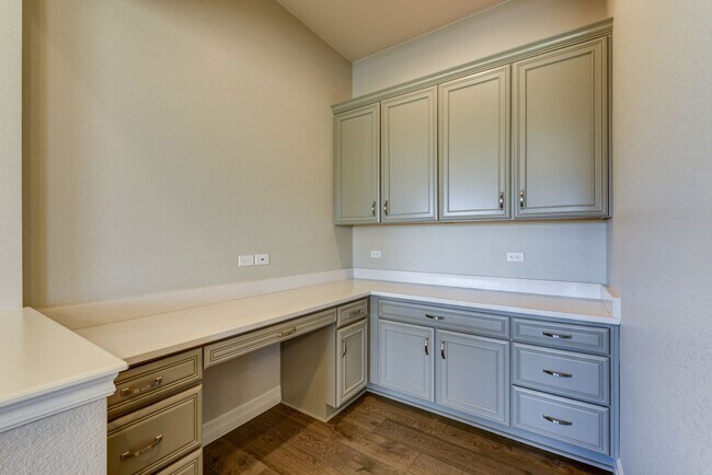 Building Photo - Breathtaking 4 Bedroom 3 Bedroom Ranch Style Home with Finished Basement!!