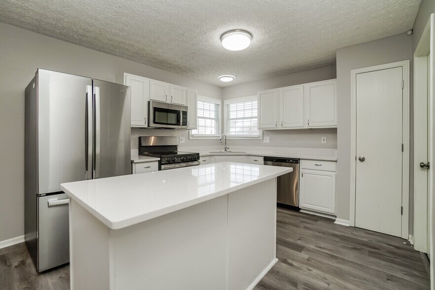 Building Photo - 5090 Dietrich Ave