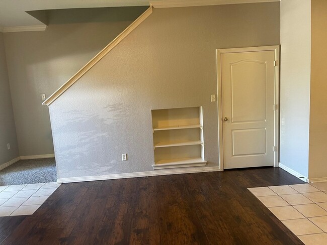 Building Photo - 412 Central Park Dr