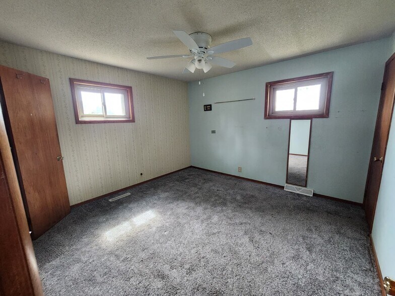 Master bedroom - 1204 Prairie View Rd