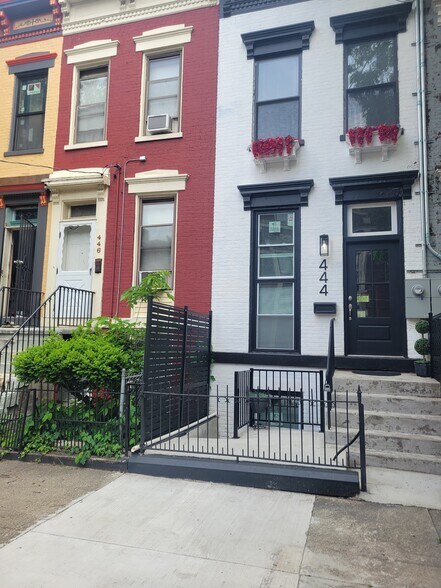 Building Photo - 444 Dayton St