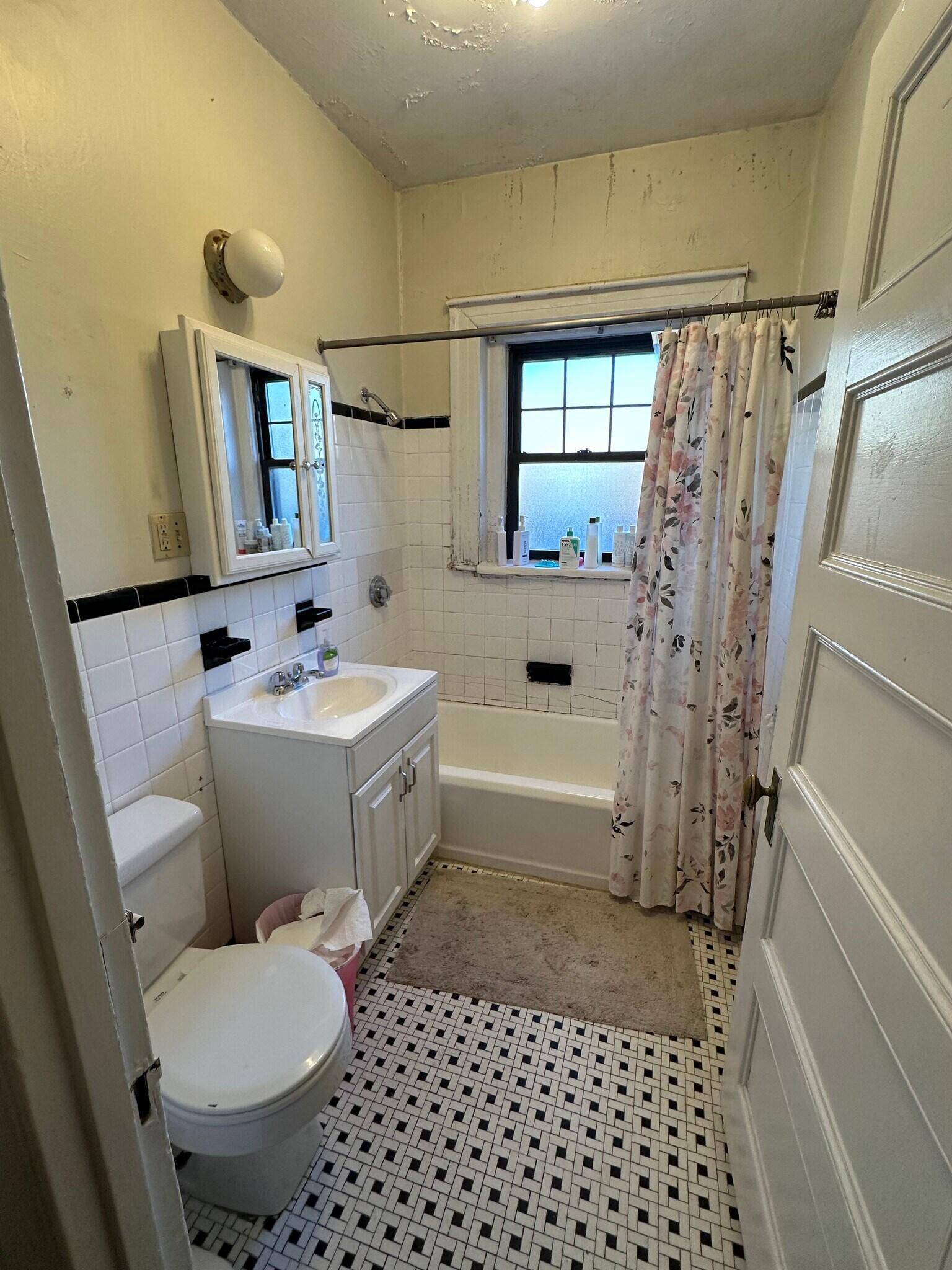 Building Photo - 54 Babcock St