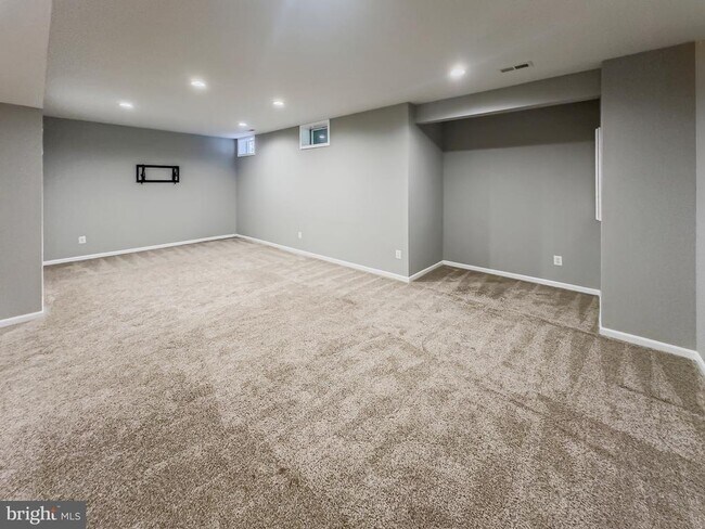 Building Photo - 43263 Somerset Hills Terrace