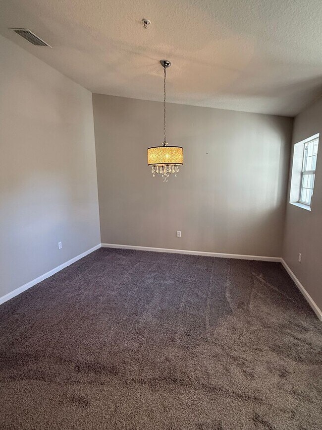 Building Photo - 3BR 2BA w/ Screened Patio + Pool/Gym Access in Gated Villa Serena