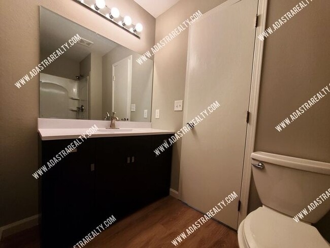 Building Photo - Gorgeous Remodeled Duplex in Baldwin City-Available in JUNE!!