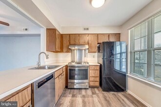 Building Photo - 1707A Heatherstone Ct