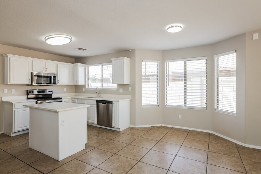 Building Photo - 15178 W Taylor St