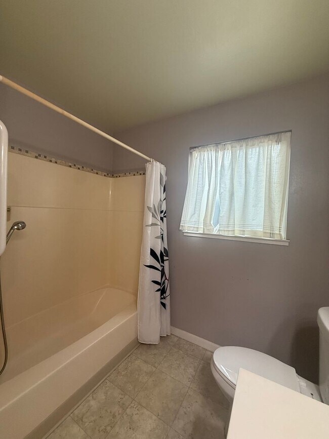 Building Photo - 55+ 2 bedroom in Watsonville