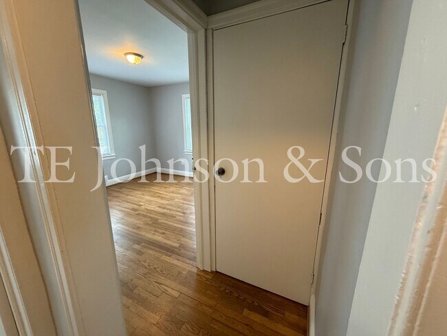 Building Photo - Charming Renovated 3BR Home