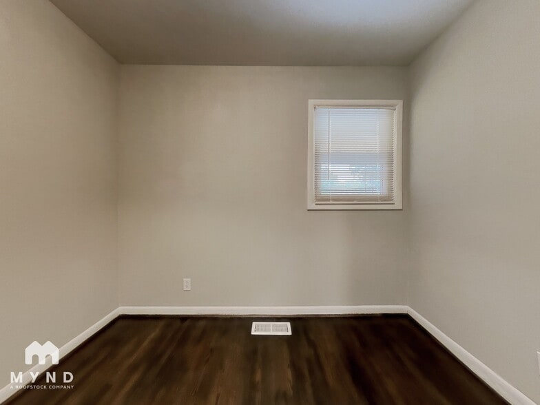 Building Photo - 5442 Southampton Rd