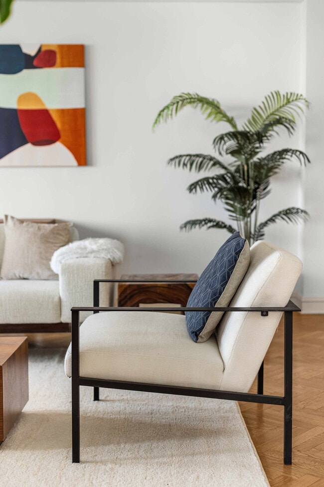 Building Photo - 160 Central Park S