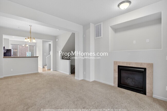 Building Photo - Cozy Two Bedroom Townhome in Amberglenn!