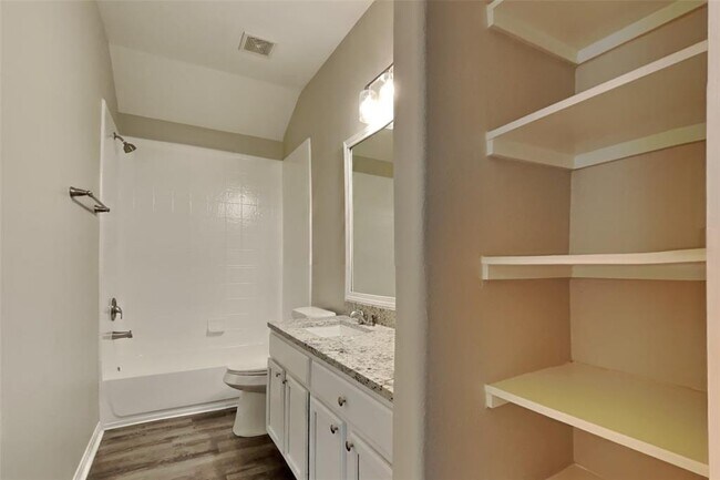 Building Photo - 21015 Kirkland Woods Dr