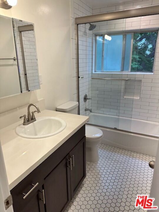 Building Photo - 5961 Chula Vista Way