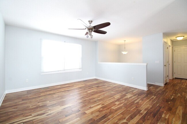 Building Photo - QUIET NEIGHBORHOOD!!  3 Bedroom, 1.5 Bath Home in Norwalk